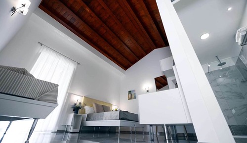 Habitación Deluxe, varias camas, no fumadores, balcón (Converts to 2 Twin Beds)