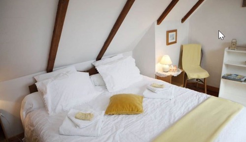 Habitación con 1 cama doble o 2 individuales (Yellow Room)