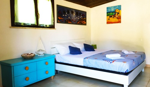 Estudio familiar, 1 cama de matrimonio con sofá cama, vistas al mar