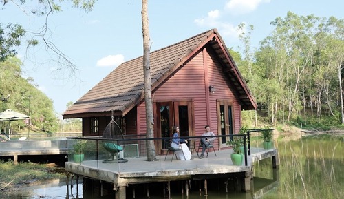Bungalow Deluxe (Poolside View)