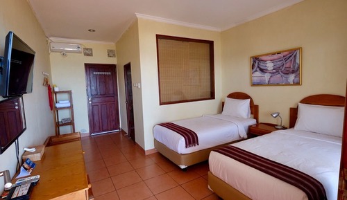 Habitación superior con 1 cama doble o 2 individuales, vistas a la playa