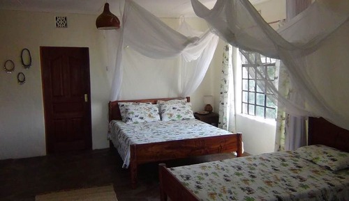 Casa de campo, varias camas, baño privado
