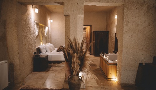 Honeymoon Suite