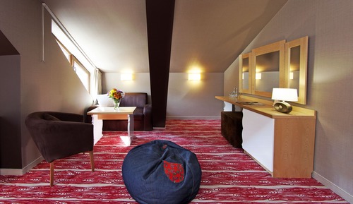 Suite estudio clásica (with the bath)