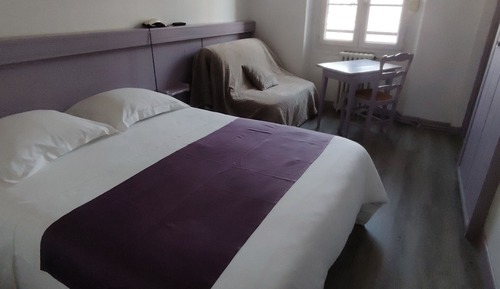Habitación cuádruple Confort, 1 cama doble con sofá cama, baño privado
