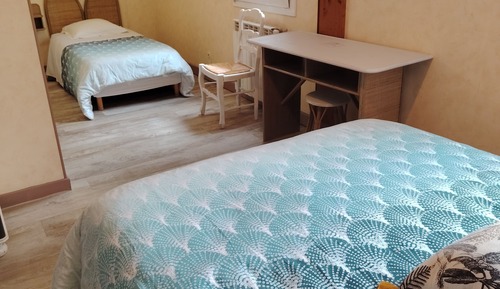 Habitación triple clásica, varias camas, baño privado