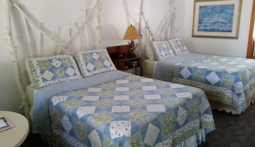 Habitación Deluxe, 2 camas dobles, frigorífico y microondas, planta baja