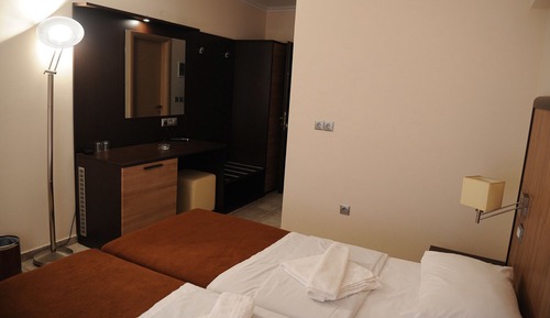 Habitación triple, vistas al jardín