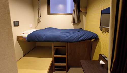 Dormitorio compartido, solo para hombres, no fumadores
