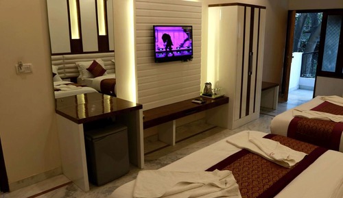 Habitación triple Deluxe, 1 cama doble, vistas a la ciudad