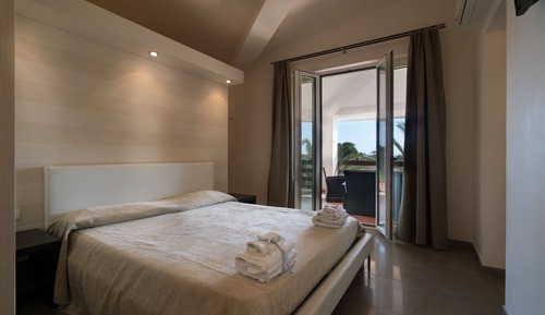 Habitación estándar con 1 cama doble o 2 individuales
