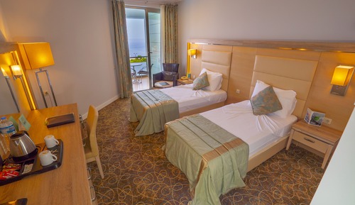 Habitación estándar con 1 cama doble o 2 individuales, 1 cama doble o 2 individuales, vistas al mar