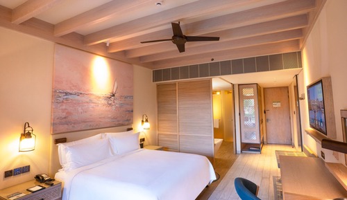 Habitación, 1 cama de matrimonio grande, balcón (Guest)