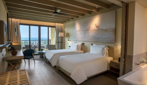 Habitación, balcón, vistas al mar
