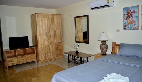 Habitación superior, 1 cama de matrimonio grande, baño privado, vistas al jardín