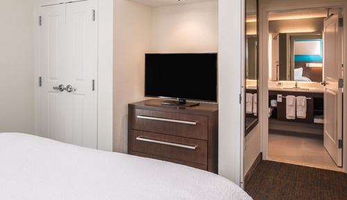 Suite, 2 habitaciones (Mobility/Hearing Access, Roll-In Shwr)
