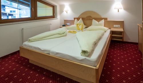 Suite familiar, 1 cama de matrimonio grande, balcón, vistas a la montaña