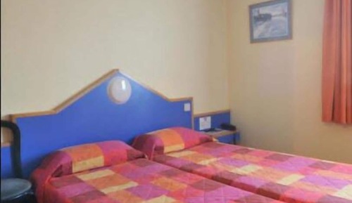 Habitación con 2 camas individuales