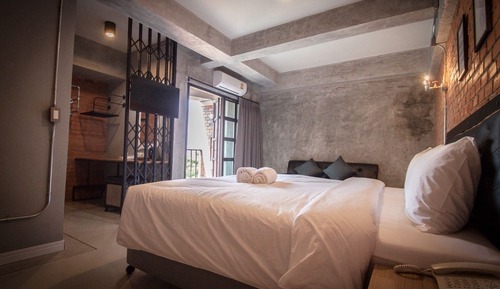 Deluxe Queen Room