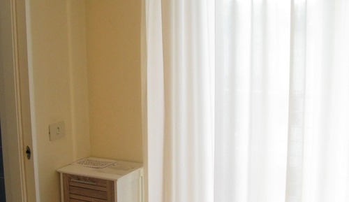 Habitación individual, baño privado y balcón