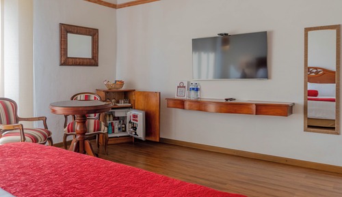 Suite estudio superior, 1 cama de matrimonio grande, vistas a la ciudad