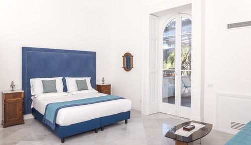 Suite junior, terraza, vistas al jardín