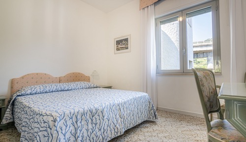 Habitación económica doble, vistas al jardín, en edificio anexo