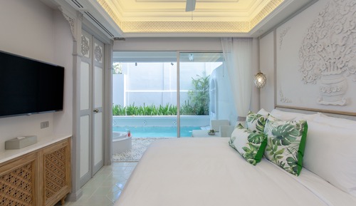 The Junior Pool Suite