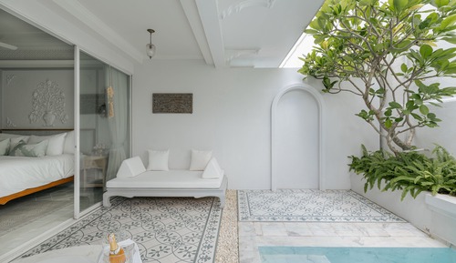 The Corner Pool Suite
