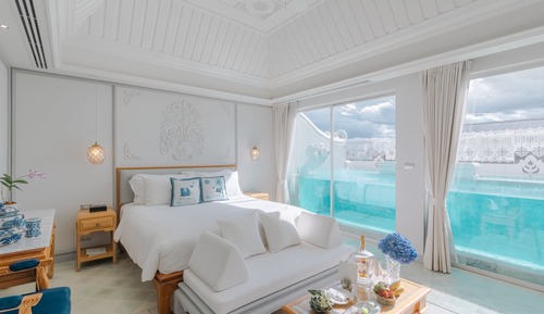 The Glass Pool Suite