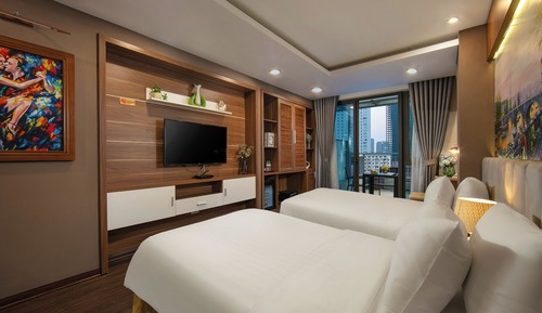 Habitación presidencial con 1 cama doble o 2 individuales, balcón, vistas a la ciudad