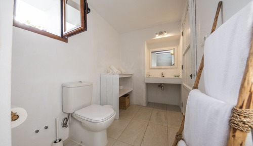 Habitación cuádruple superior, accesible para personas con discapacidad, baño privado ( Sa Caleta)
