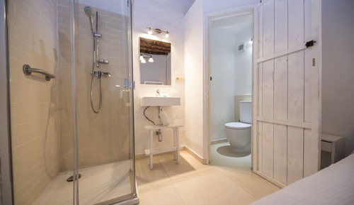 Habitación económica doble, baño privado (Macarelleta)