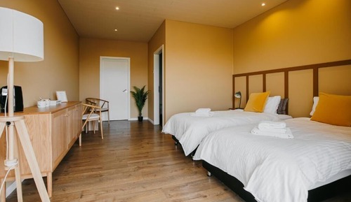Habitación básica con 1 cama doble o 2 individuales, 2 camas individuales, vistas a la montaña