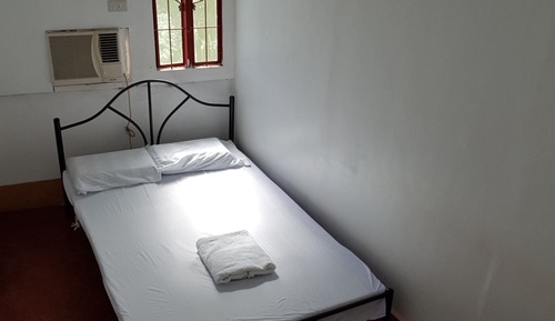 Habitación (Budget Double Room - Min 1 Month Stay)