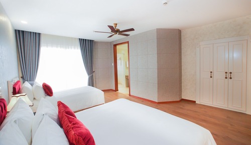 Habitación triple junior, vistas al valle (Suite)