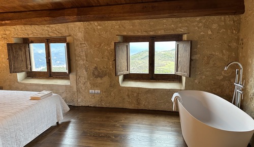 Suite Deluxe, 1 cama de matrimonio grande, bañera, vistas a la montaña