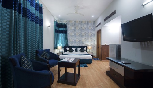 Estudio de lujo, 1 cama de matrimonio grande, fumadores, vistas a la ciudad