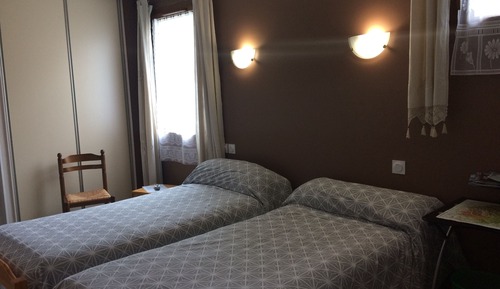 Habitación con 2 camas individuales