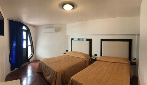 Habitación estándar, 2 camas dobles, vistas a la laguna