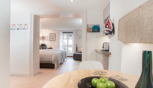 Estudio, baño privado