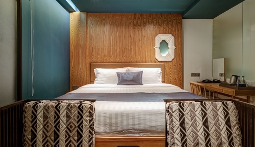 Deluxe King Room - No Window