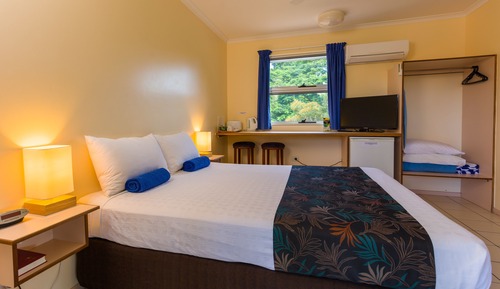 Suite estándar, 1 cama de matrimonio, vistas a la piscina, junto a la piscina