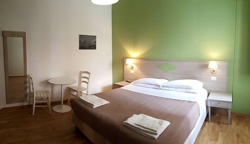 Habitación con 1 cama doble o 2 individuales, baño compartido