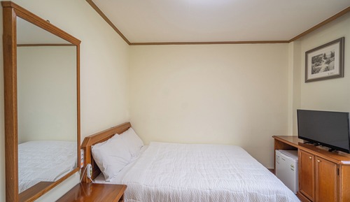 R01) Bed Room for 2 people (No Kitchenette)