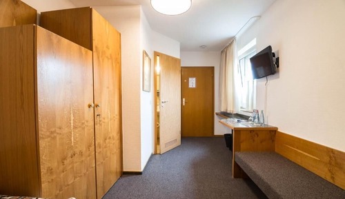 Habitación con 2 camas individuales, baño privado