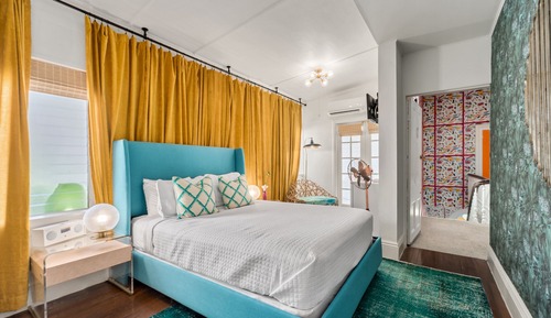 Room 11 - Second Floor - Adult 21+ only