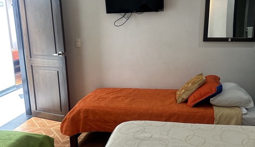 Habitación triple, varias camas