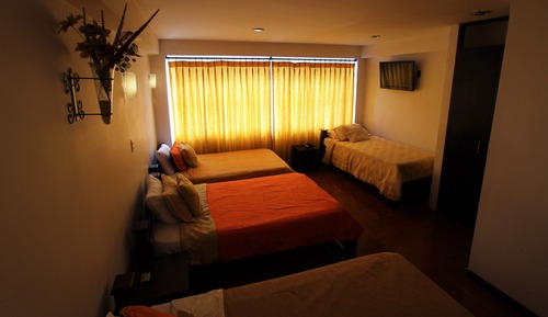 Habitación cuádruple, varias camas