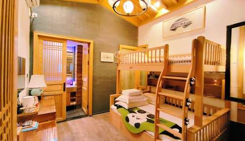 Habitación de diseño con 2 camas individuales